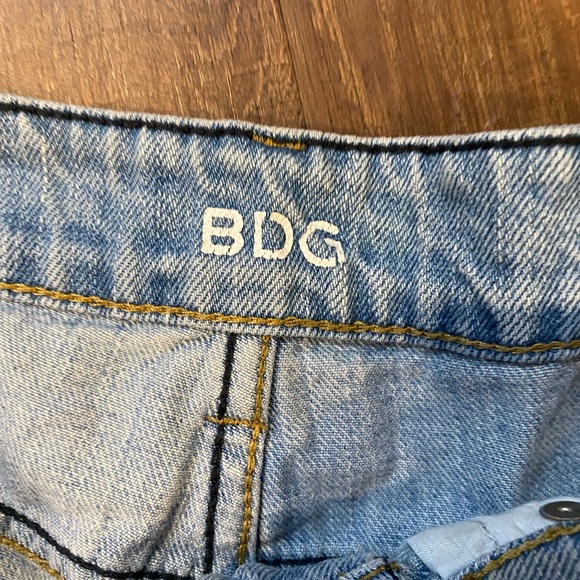 Women’s BDG jean shorts - Picture 3 of 4